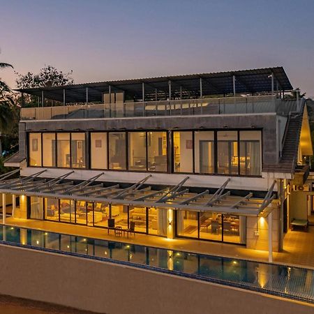 Oceanic Sunsets With River View, Comp Breakfast & Infinity Pool At Stayvista Verem 外观 照片