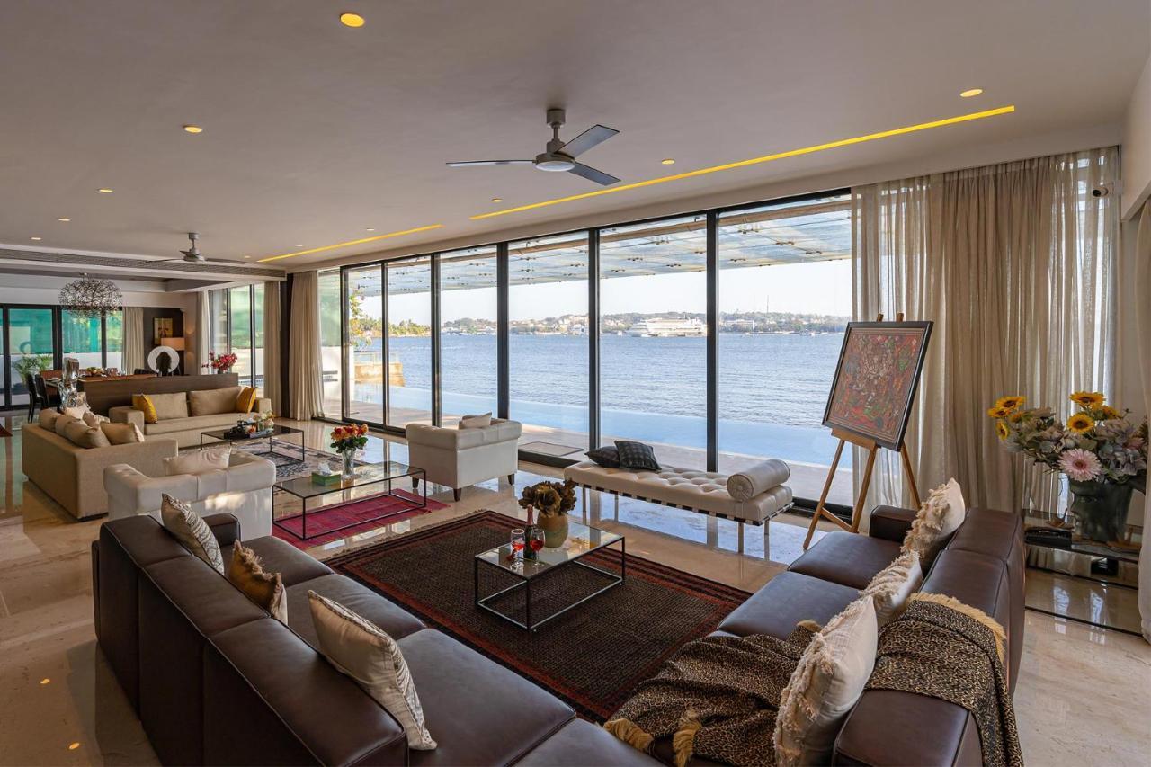 Oceanic Sunsets With River View, Comp Breakfast & Infinity Pool At Stayvista Verem 外观 照片