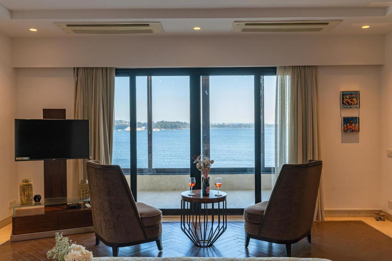 Oceanic Sunsets With River View, Comp Breakfast & Infinity Pool At Stayvista Verem 外观 照片