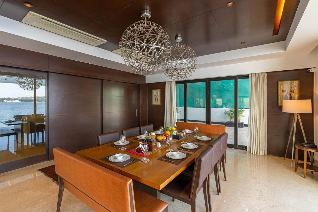 Oceanic Sunsets With River View, Comp Breakfast & Infinity Pool At Stayvista Verem 外观 照片