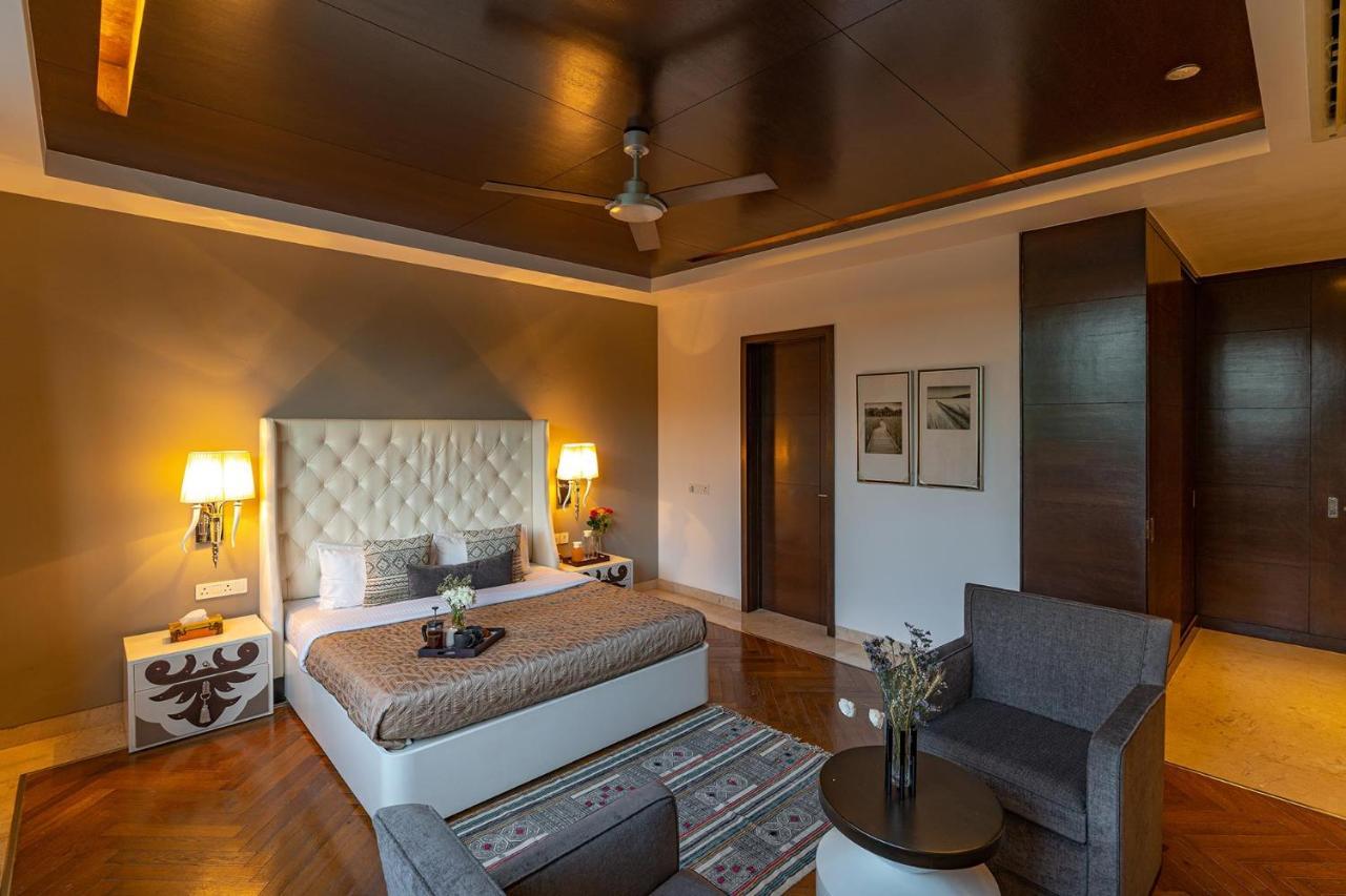Oceanic Sunsets With River View, Comp Breakfast & Infinity Pool At Stayvista Verem 外观 照片
